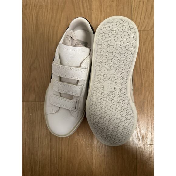 Veja Women Recife Logo Chromefree Leather Sneaker Extra White/Black Size US 6 - Picture 7 of 10